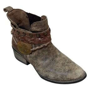 Circle G by Corral Women Boots Brown 7.5 Harness Stud Booties Distressed Leather